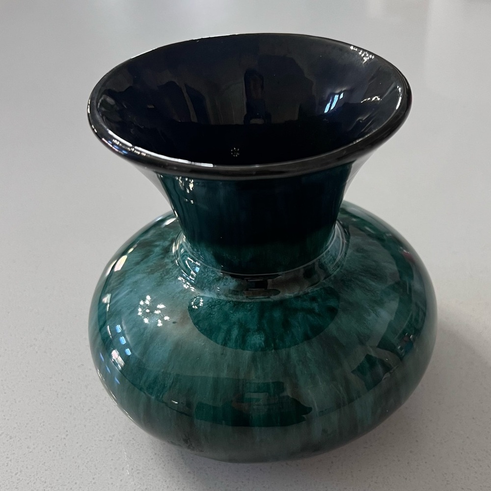 Vtg BMP Blue Mountain Pottery Canada Vase  5" Green Black‎